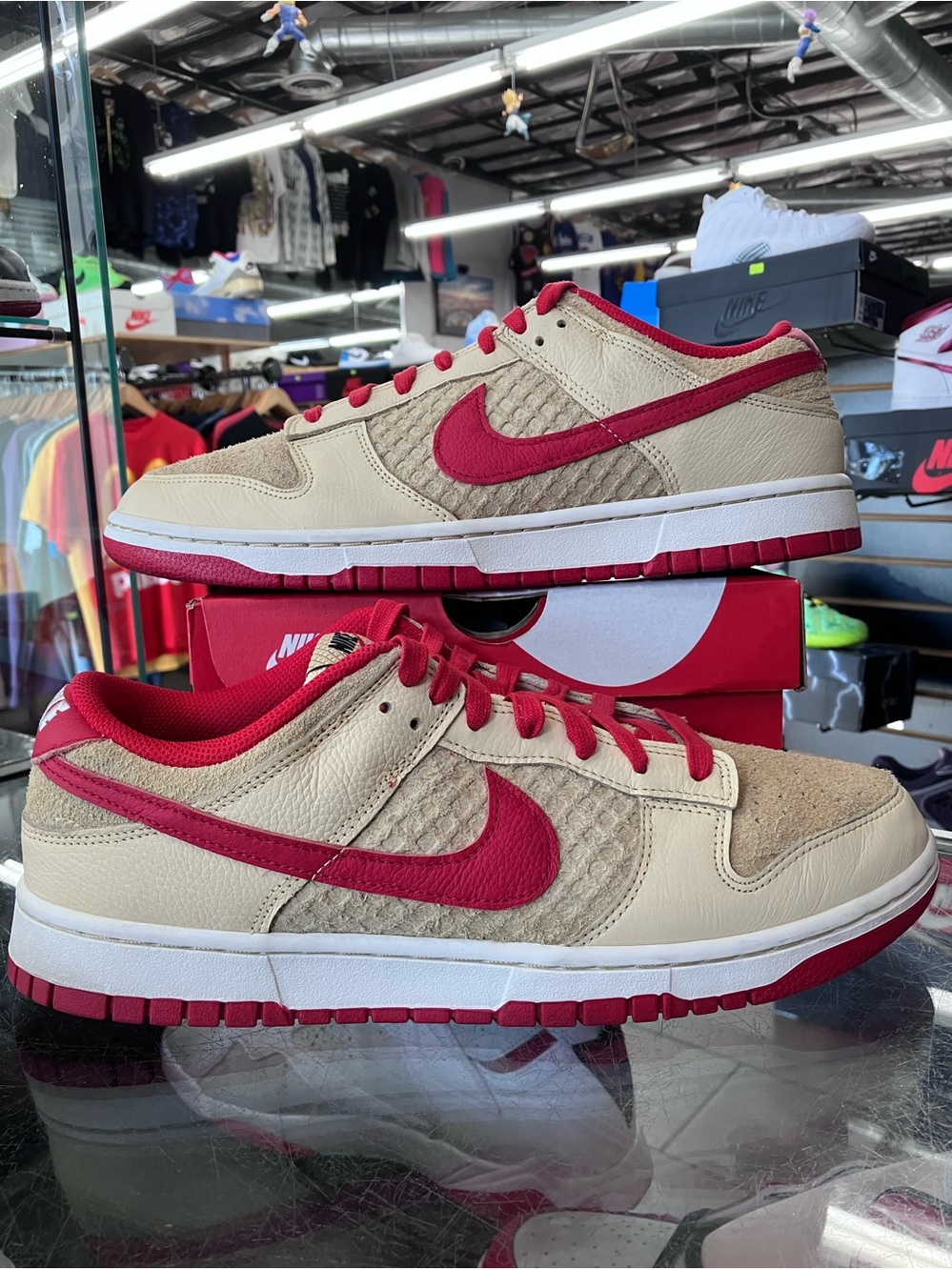 Nike Dunk Low Retro SE Strawberry Waffle Size 11.5